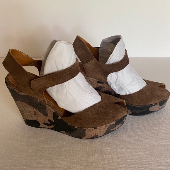 Nine West Suede Vintage Collection Wedge - Picture 4 of 8